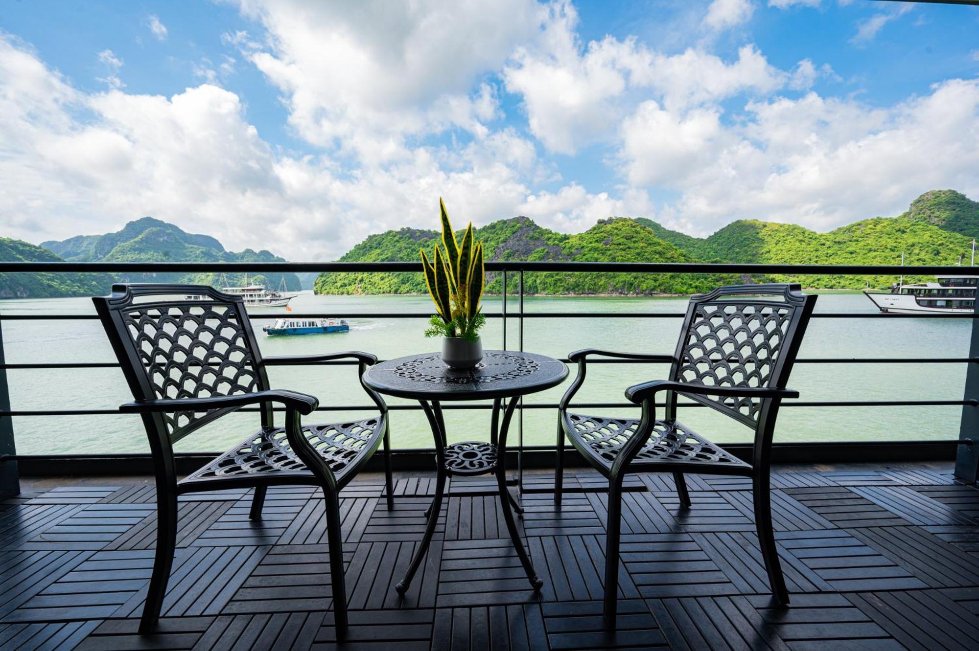Velar Of The Sea Hotel Ha Long Buitenkant foto