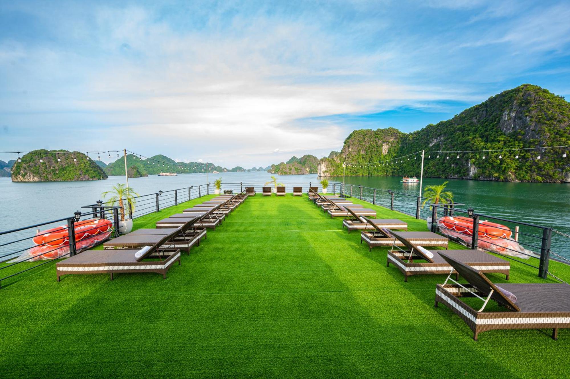 Velar Of The Sea Hotel Ha Long Buitenkant foto
