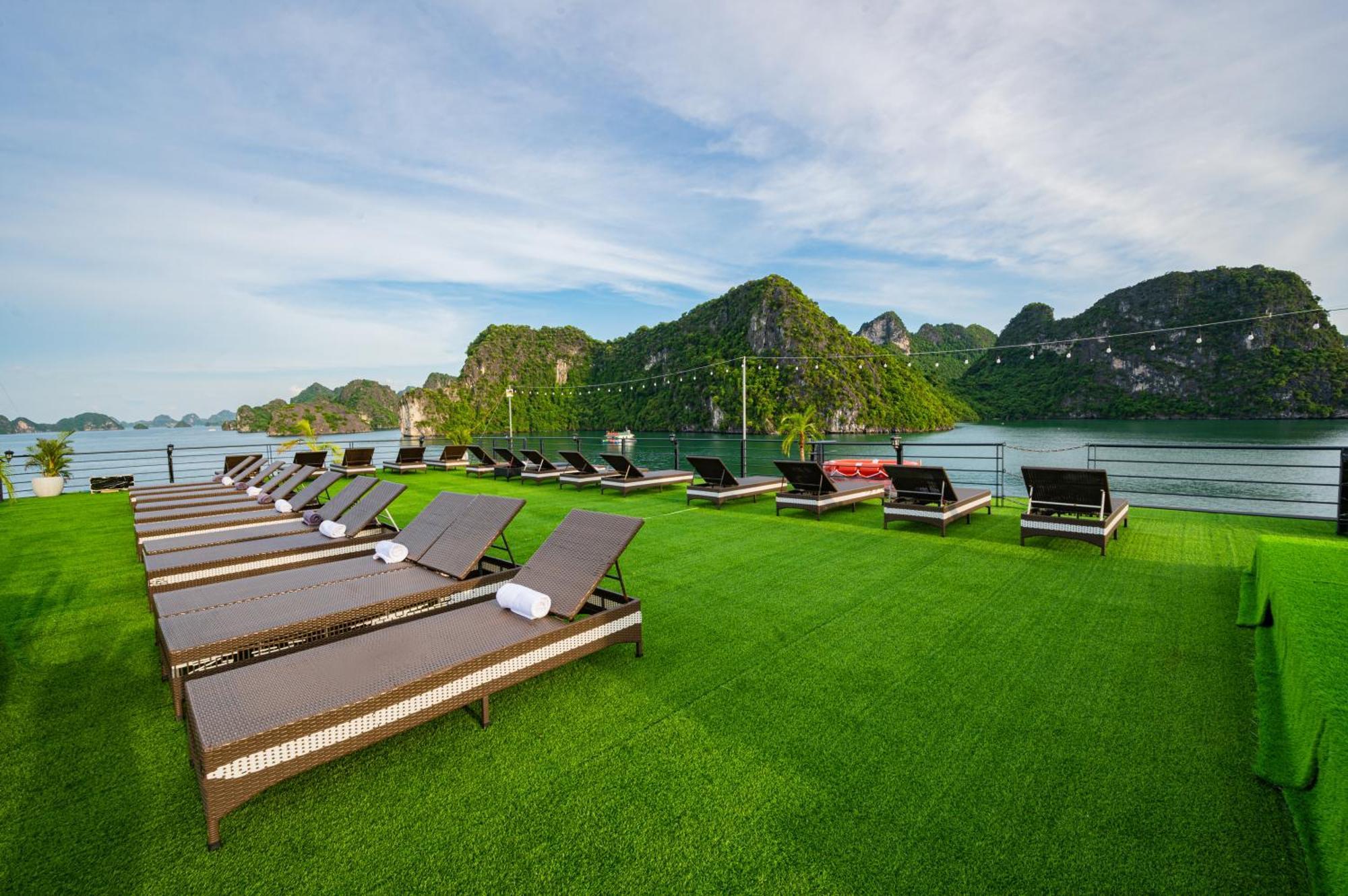 Velar Of The Sea Hotel Ha Long Buitenkant foto