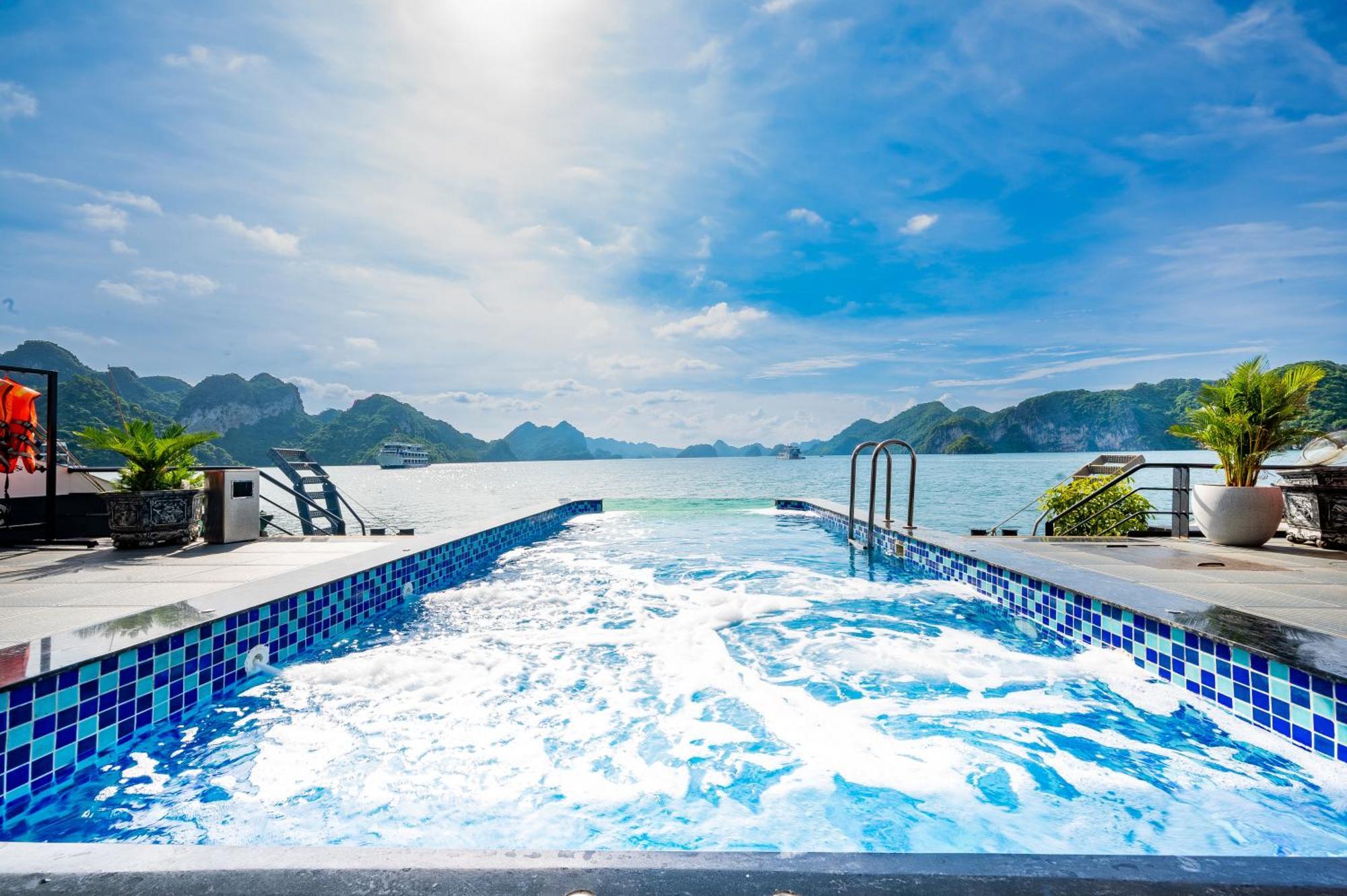Velar Of The Sea Hotel Ha Long Buitenkant foto