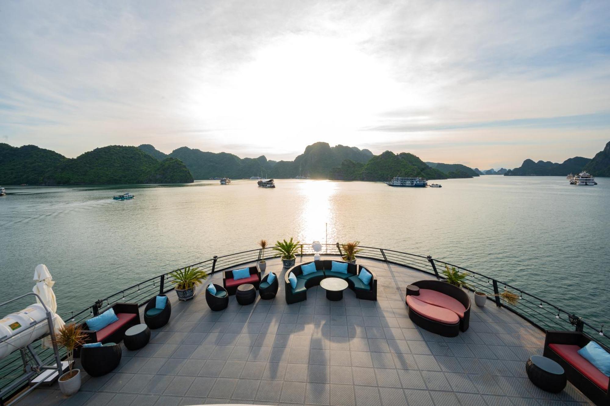 Velar Of The Sea Hotel Ha Long Buitenkant foto