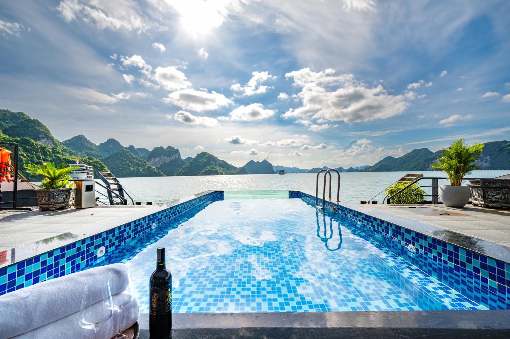 Velar Of The Sea Hotel Ha Long Buitenkant foto