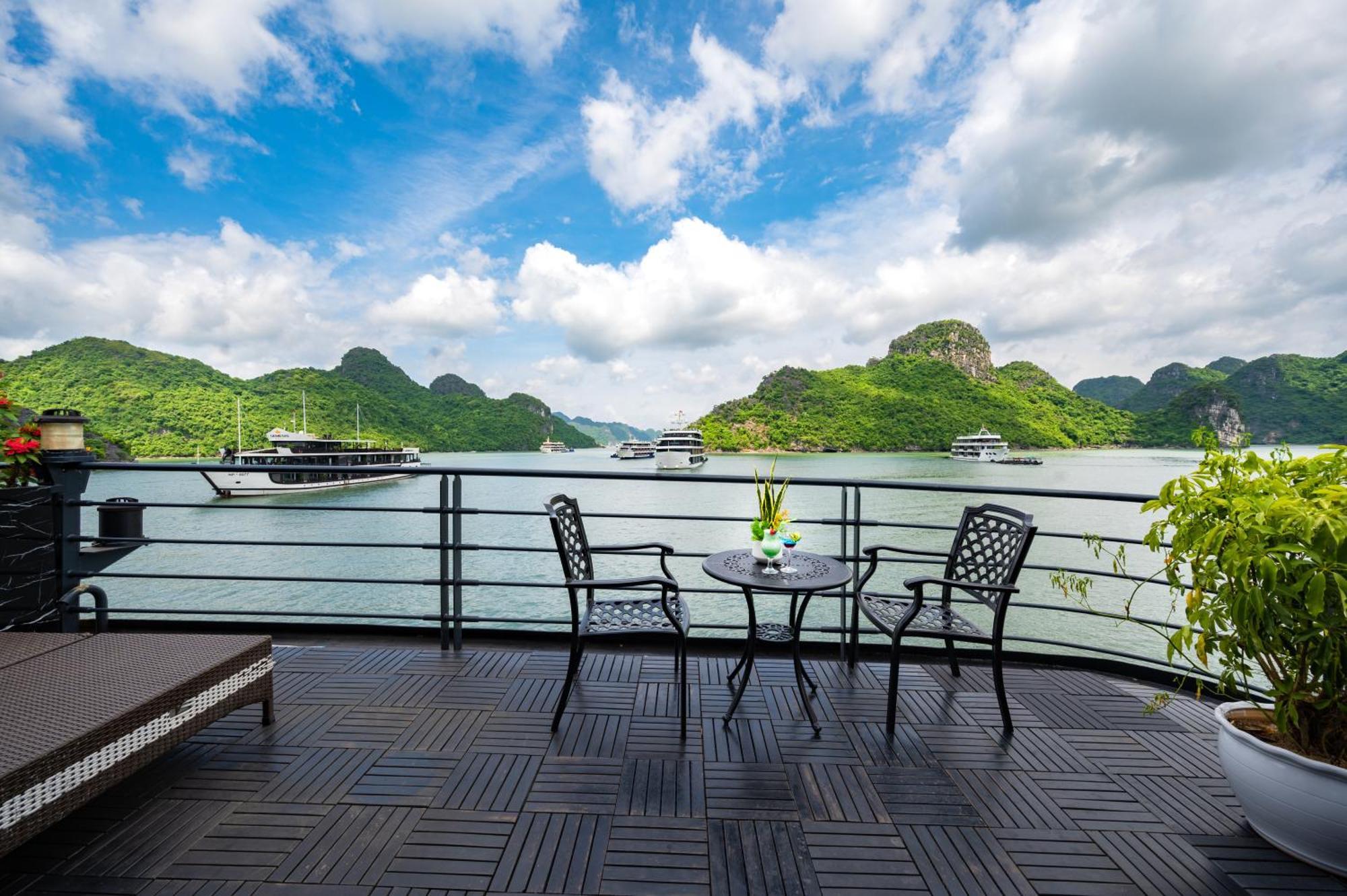 Velar Of The Sea Hotel Ha Long Buitenkant foto